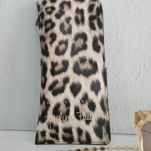 NWOT Quay X Jaclyn Hill Very Busy Sunglasses With Chain & Leopard Case - Picture 4 of 7